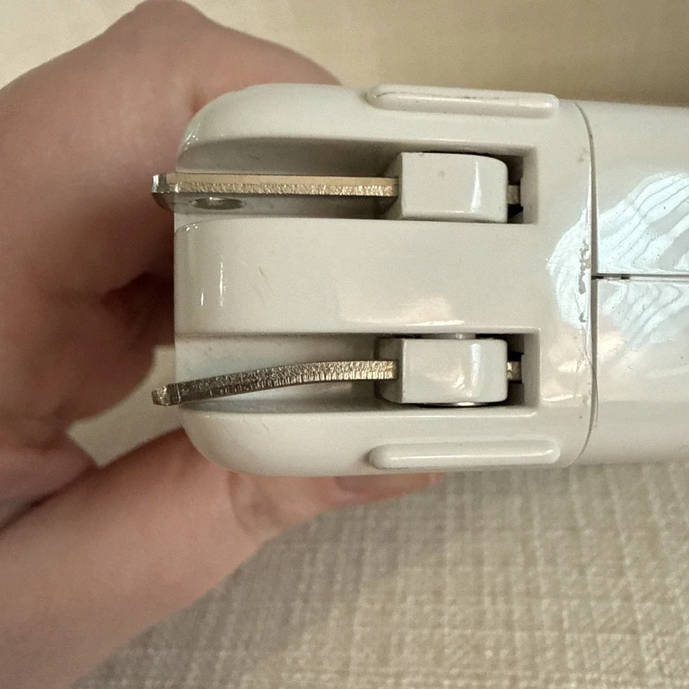 Apple A1172 Magsafe 1‎ 85W Portable Power Adapter 18.5V 4.6A 16.5V 3.6A